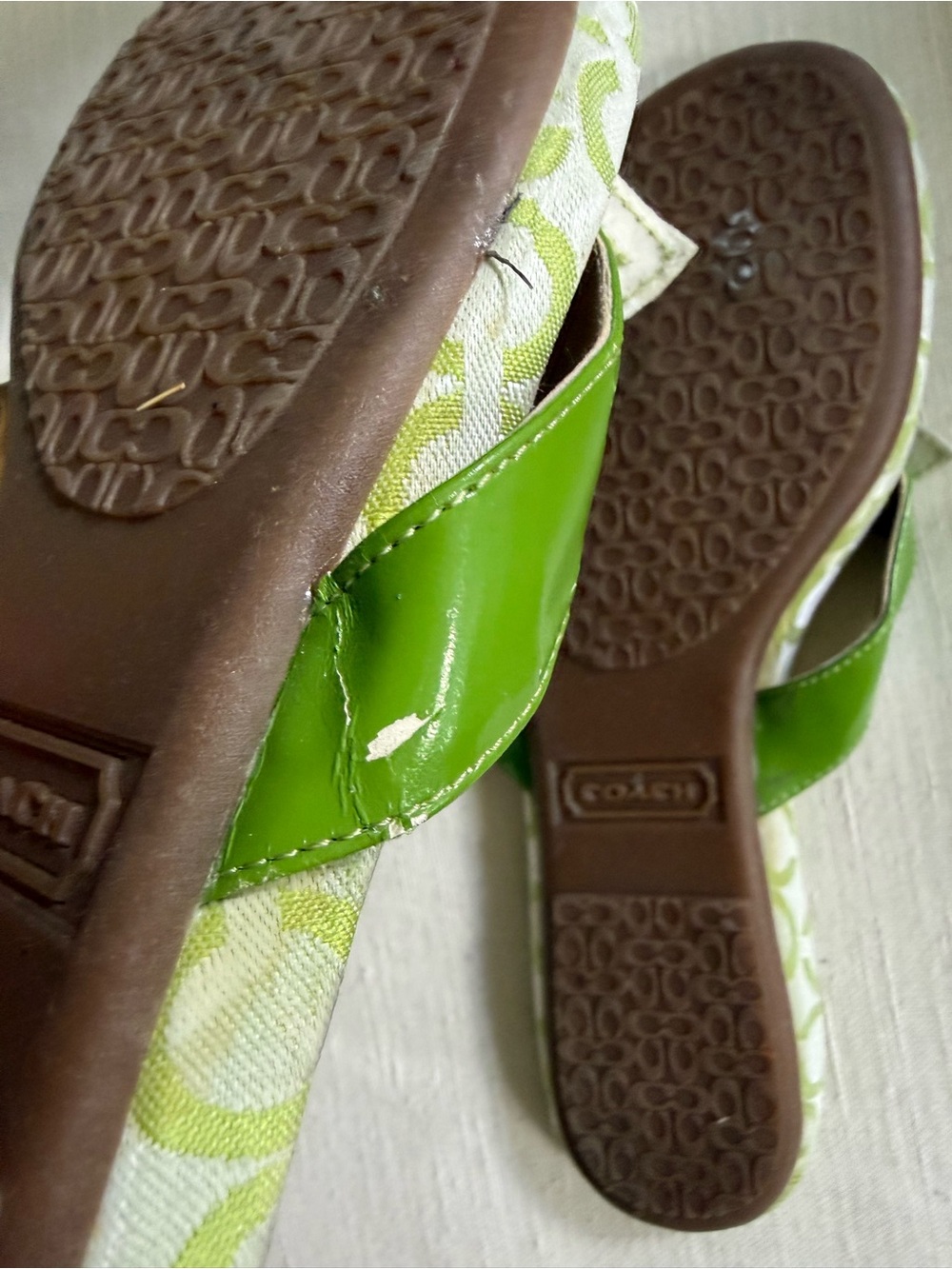 COACH Vintage Y2K Pattey Signature thong sandal in green colorway - Picture 5 of 6